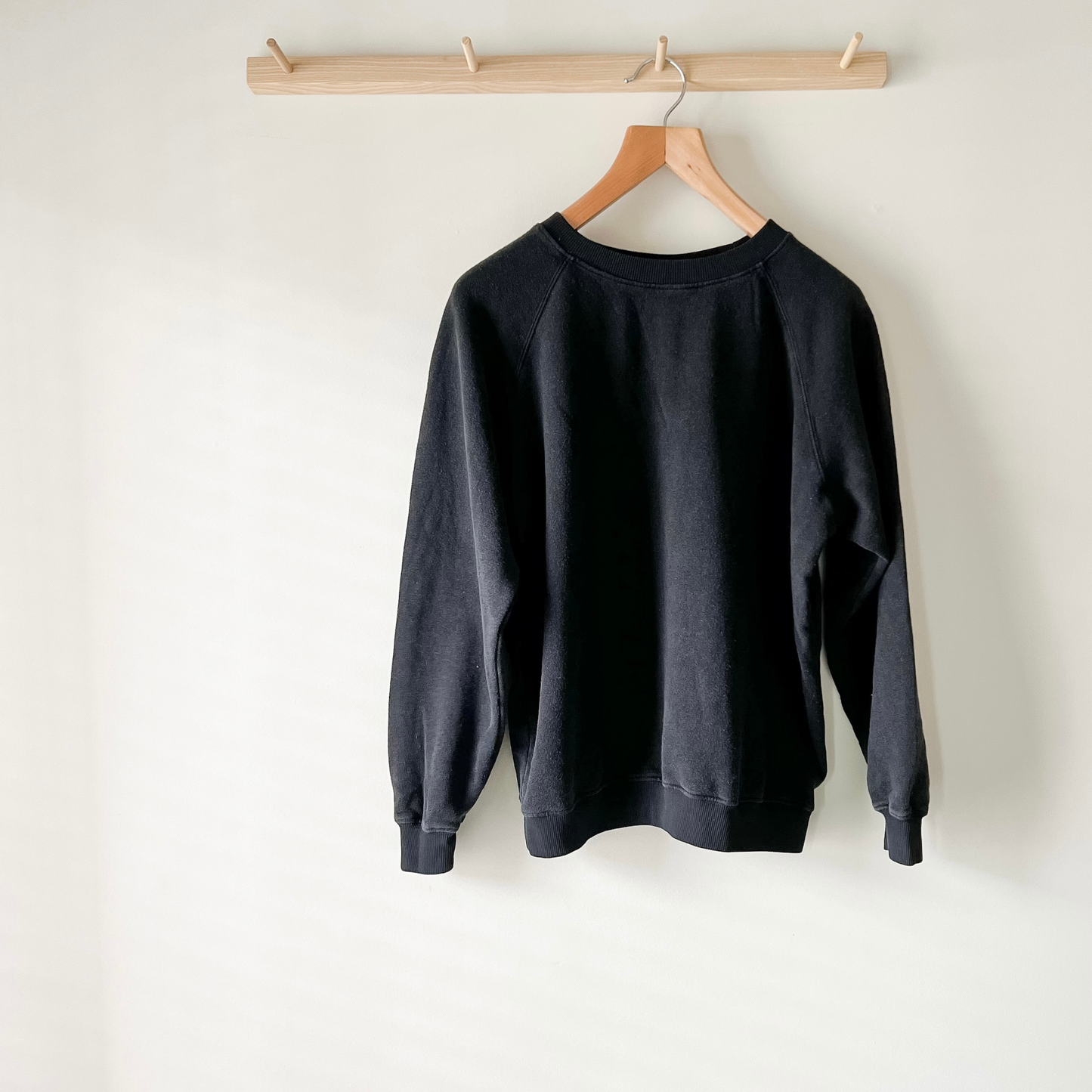 Black Bonfire Raglan Jungmaven
