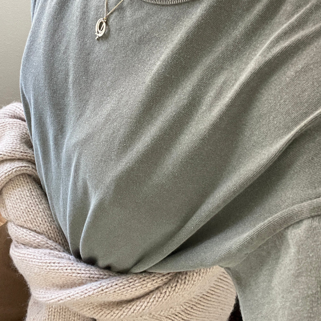 Her Tee
